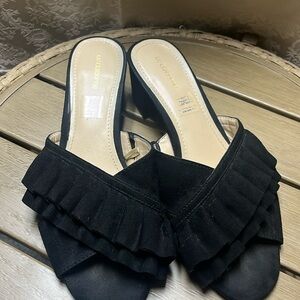Liz Clairborne Cerika Black Ruffled Slip on Sandal block heel size 9 1/2 M